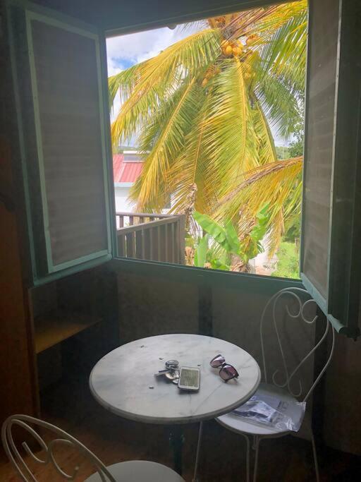 Charmant Bungalow Avec Piscine Saint-Joseph エクステリア 写真