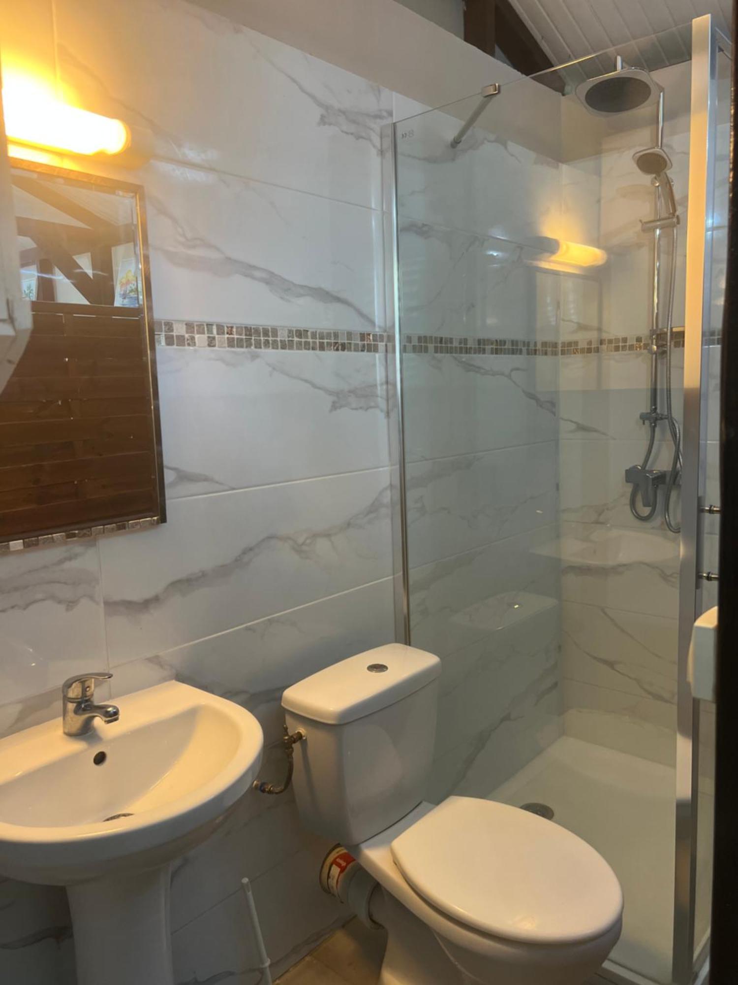 Charmant Bungalow Avec Piscine Saint-Joseph エクステリア 写真